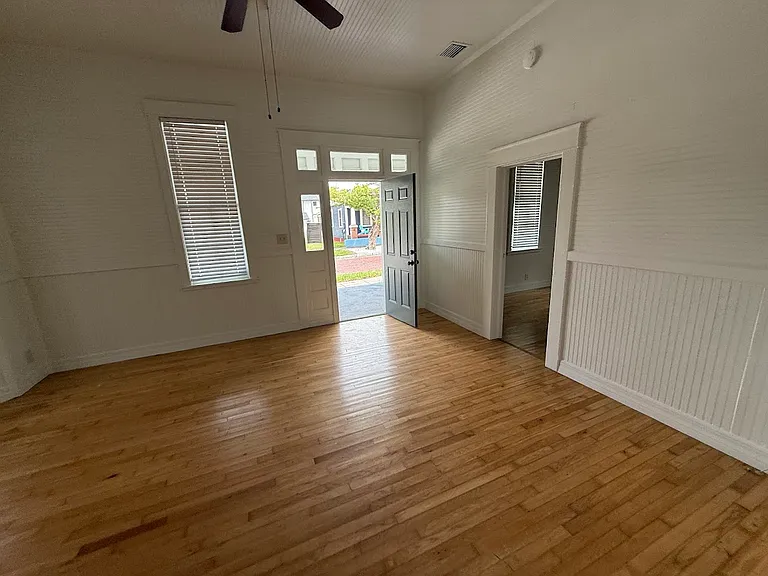 HARDWOOD FLOOR