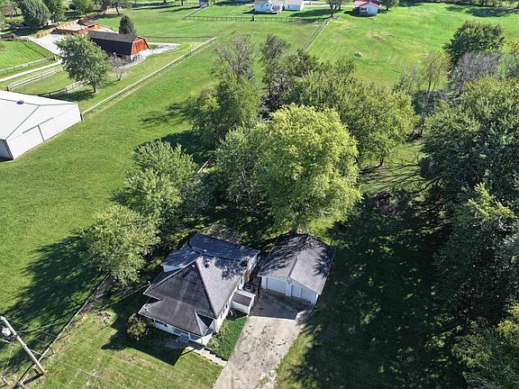 5th image of 1592 E County Road 550 S