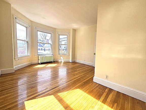 5th image of 45 Auburn St