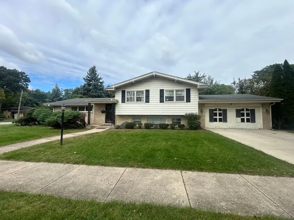 1330 Bonita Dr, Park Ridge, IL 60068
