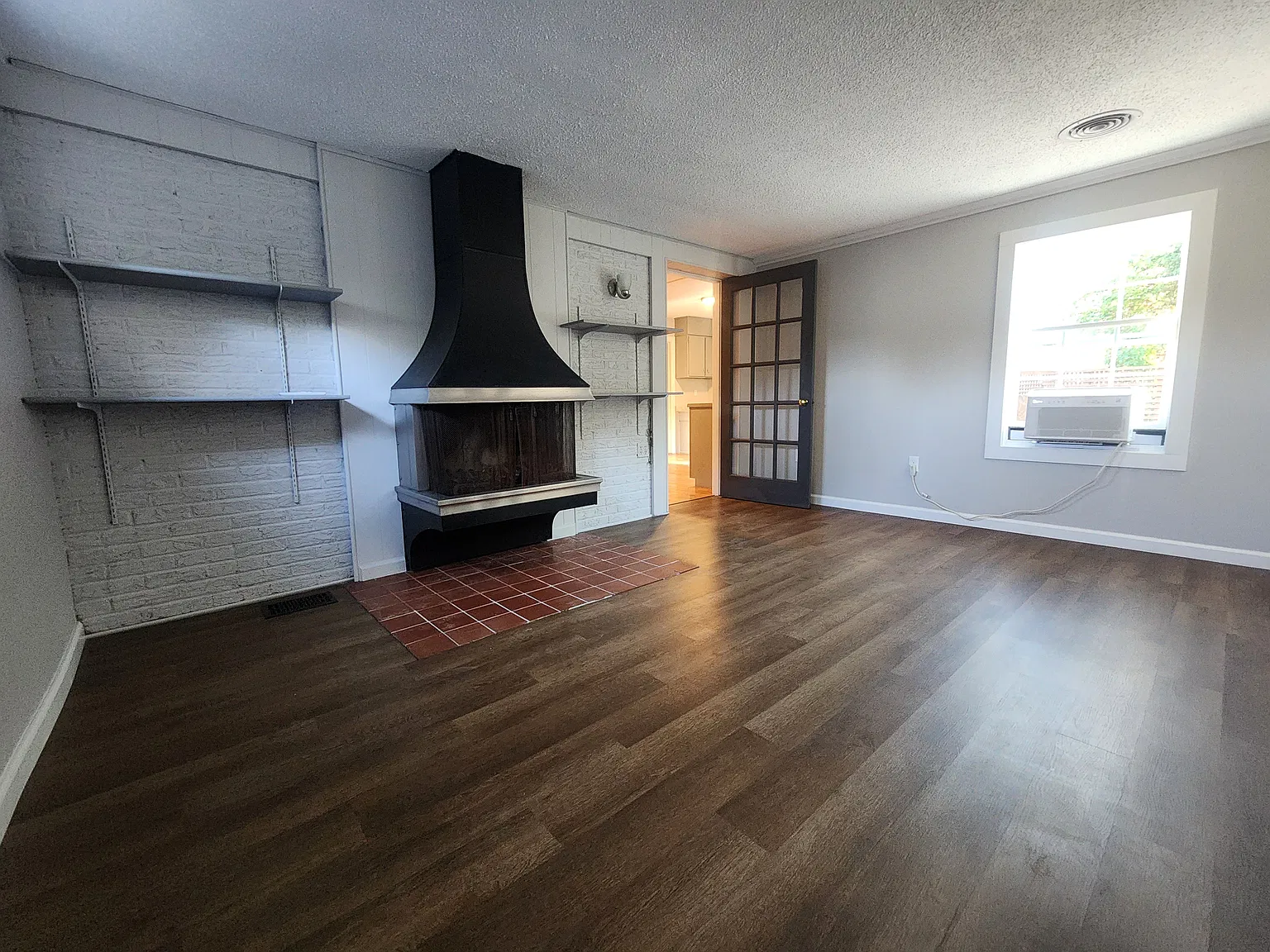 2 bed, 1137 sqft, $2,100 — Photo 2