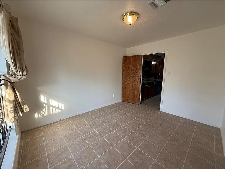 7325 Ley Rd — Photo 5