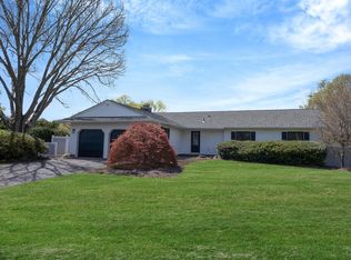 5 Columbus Dr, Huntington Station, NY