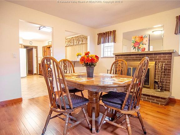 3rd image of 935 Harmony Ln