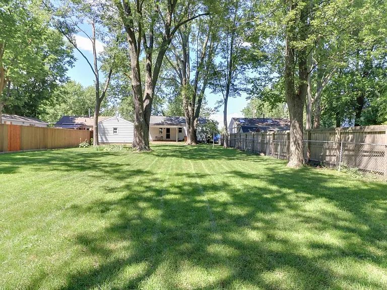 725 Dale St — Photo 29