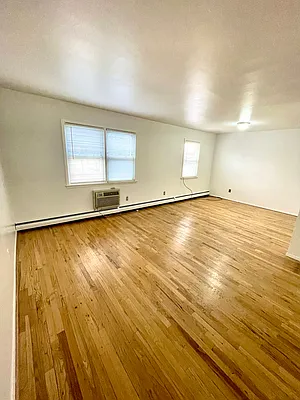 Rented by Luxian International Realty LLC | media 3