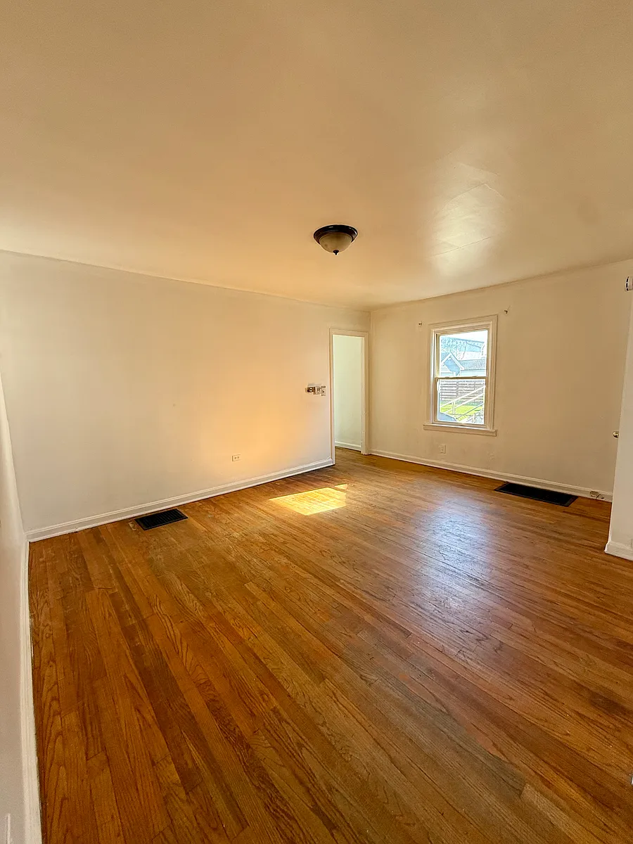 Building Photo - 109 W 34th St #1
