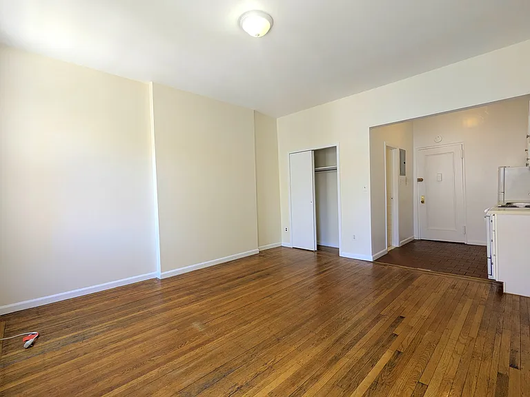 147 W 72nd St #4C — Photo 3