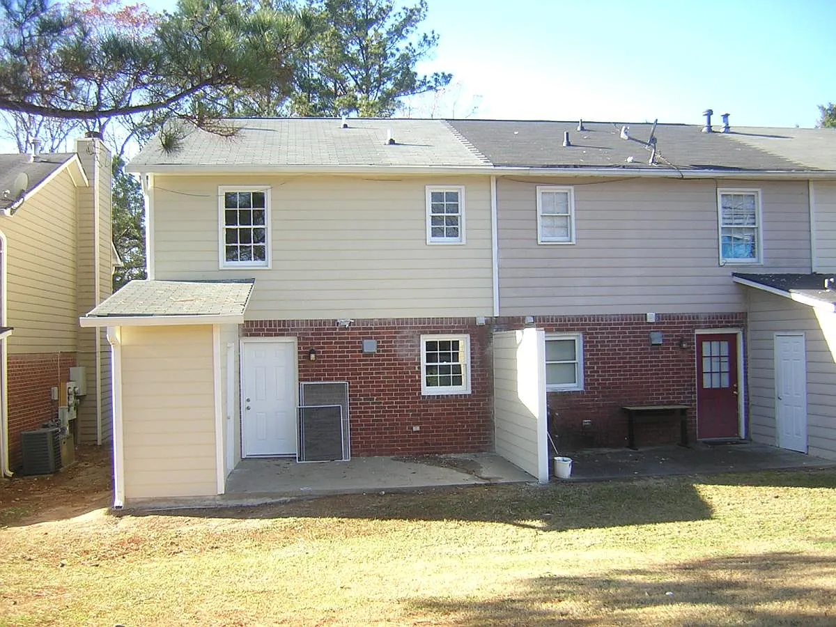 2 bed, 2.5 bath, 1260 sqft, $1,595 — Photo 2