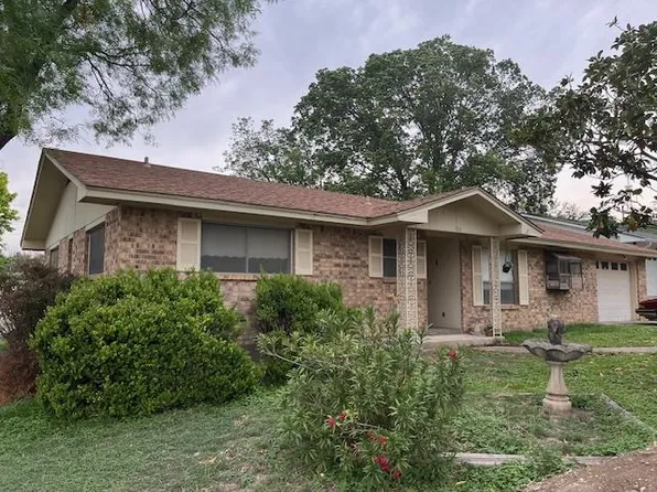 704 Arrow Ln, Kerrville, TX 78028
