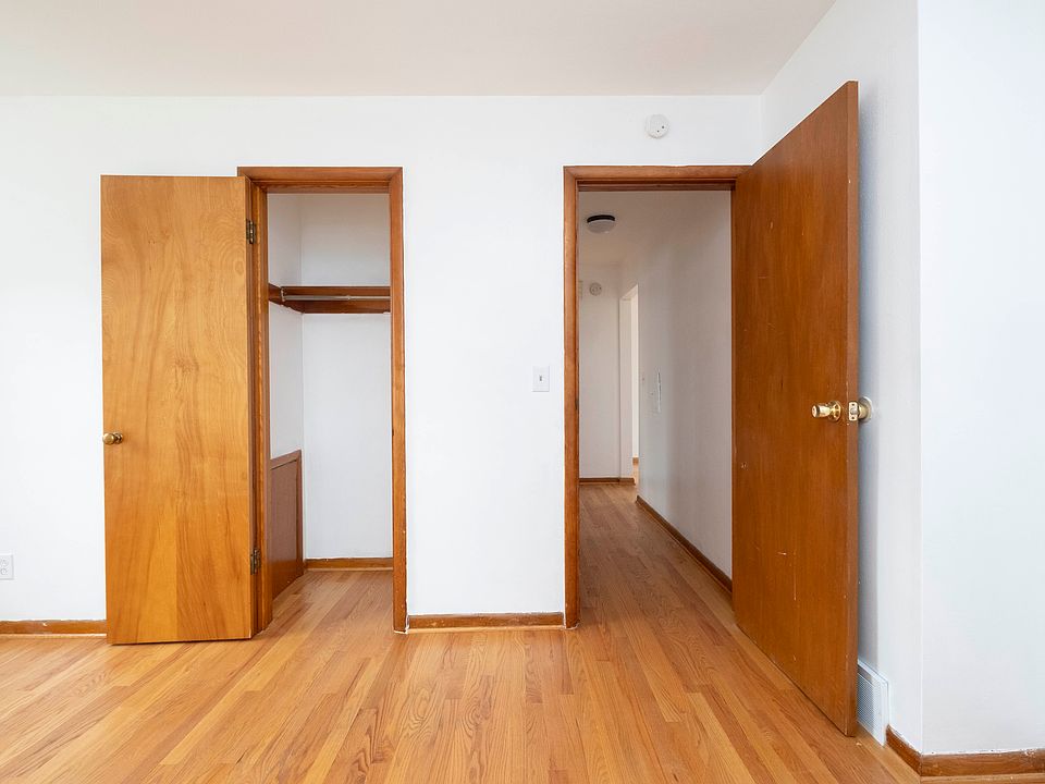 1st image of 3174 Sherbrooke Rd