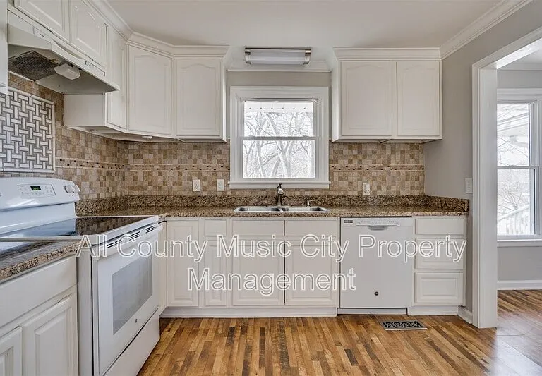 209 Rhine Dr — Photo 6