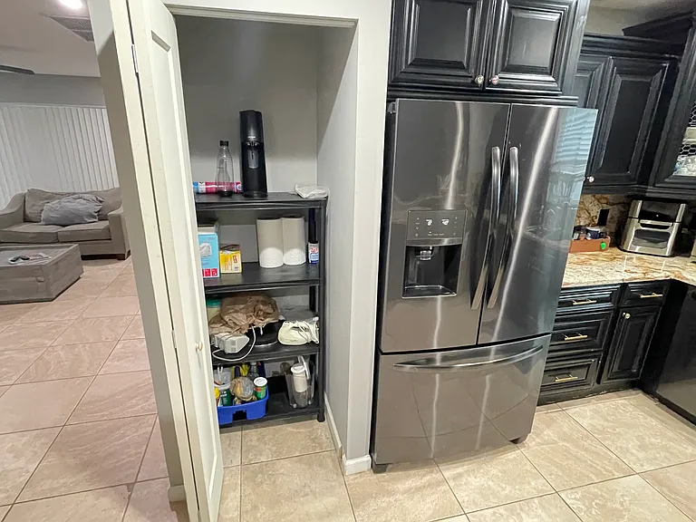 Kitchen pantry
