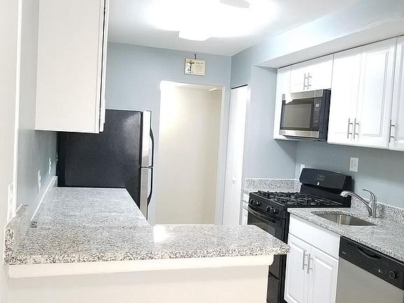 2nd image of 2864 Dover Ln APT 104