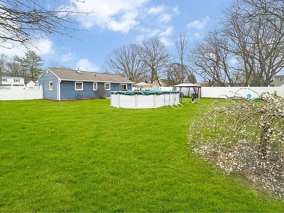 5th image of 536 Bellmore St