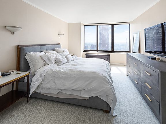 4th image of 422 E 72nd St #27AA