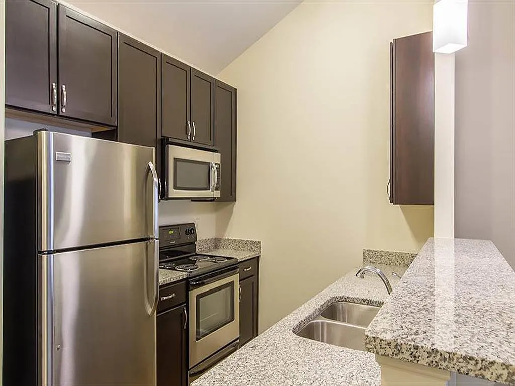 Ethan Pointe Apartment Homes — Photo 4