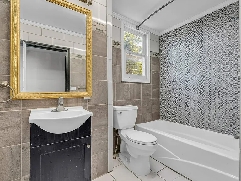 1425 College St — Photo 14