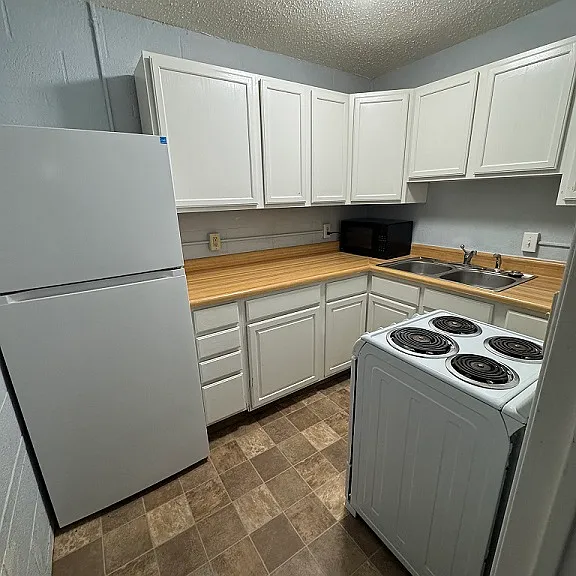 1111 W Lowell Ave #6 — Photo 2
