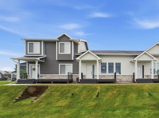 9106 Spring Crest Ln, West Des Moines, IA 50266