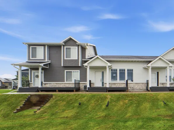9106 Spring Crest Ln, West Des Moines, IA 50266