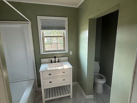 4th image of 410 W McLean St