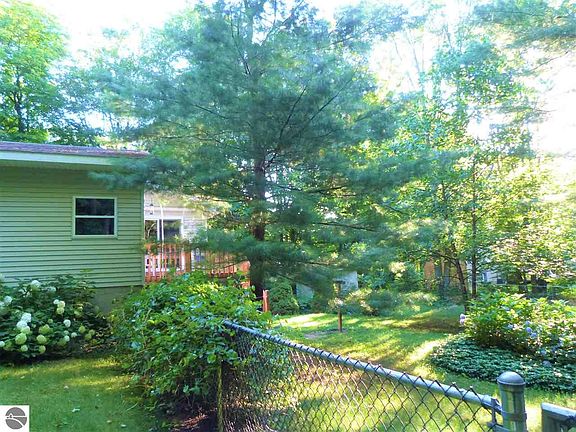 3rd image of 20713 White Oak Dr