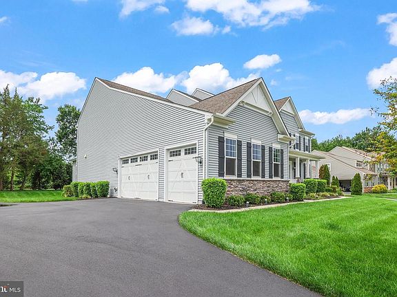 3rd image of 11865 Boscobel Ct