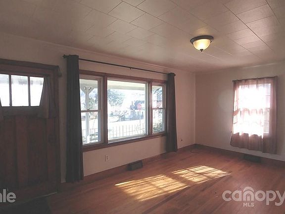 4th image of 15 Nesbitt St