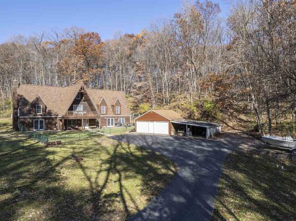 3098 Sandy Beach Rd NE, Solon, IA 52333