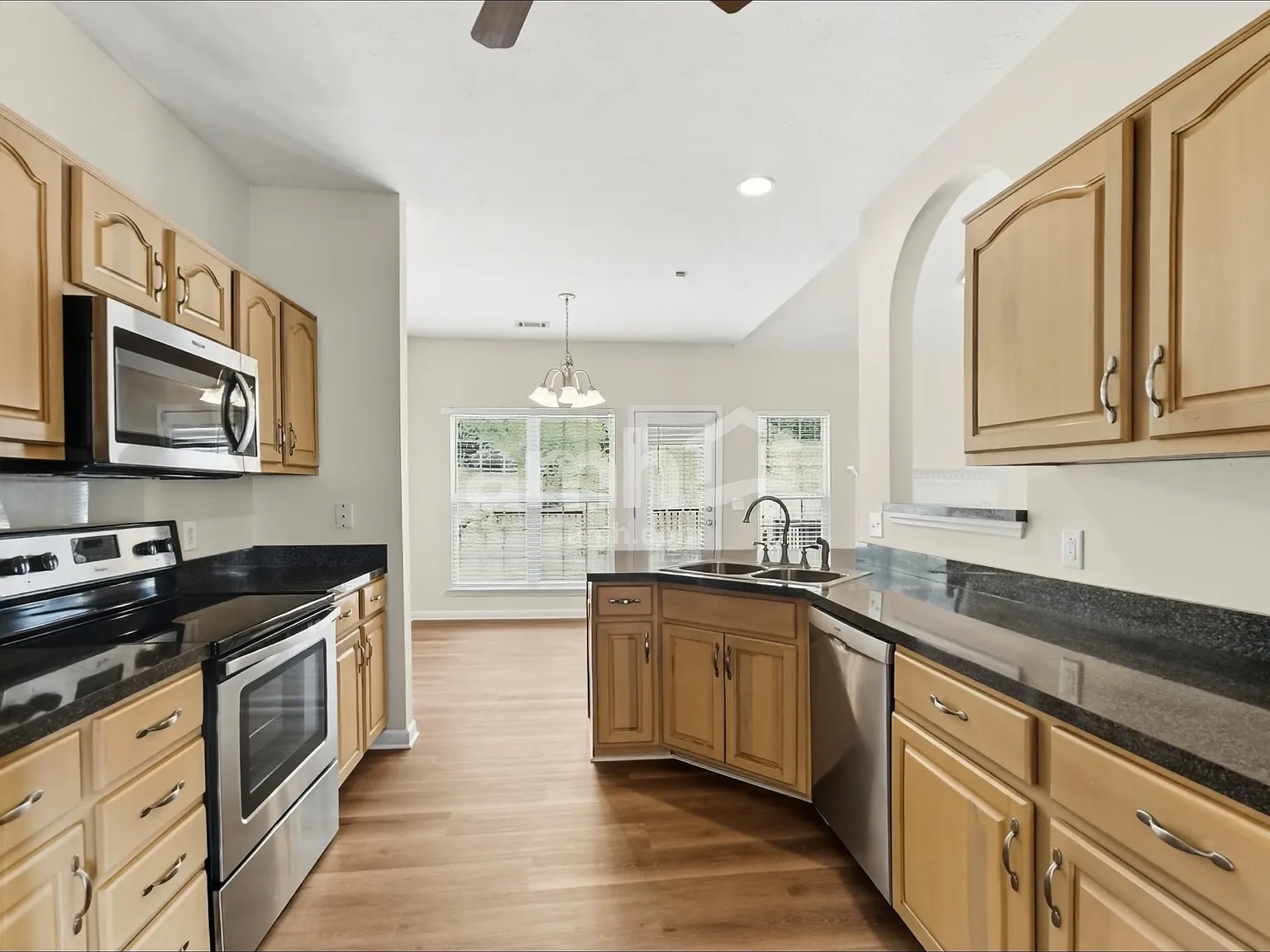 4 bed, 3.0 bath, 2865 sqft, $2,875 — Photo 3