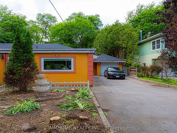 3rd image of 9890 Bayview Ave