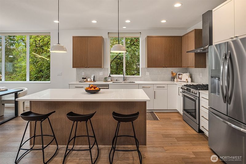 5th image of 5447 21st Avenue SW