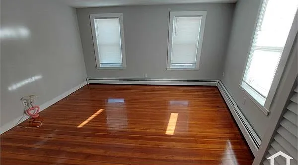 225 Florence St — Photo 8