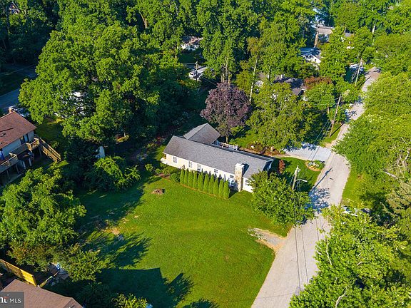 3rd image of 105 Severn Ave