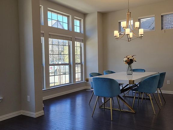 2nd image of 6901 Royal View Dr