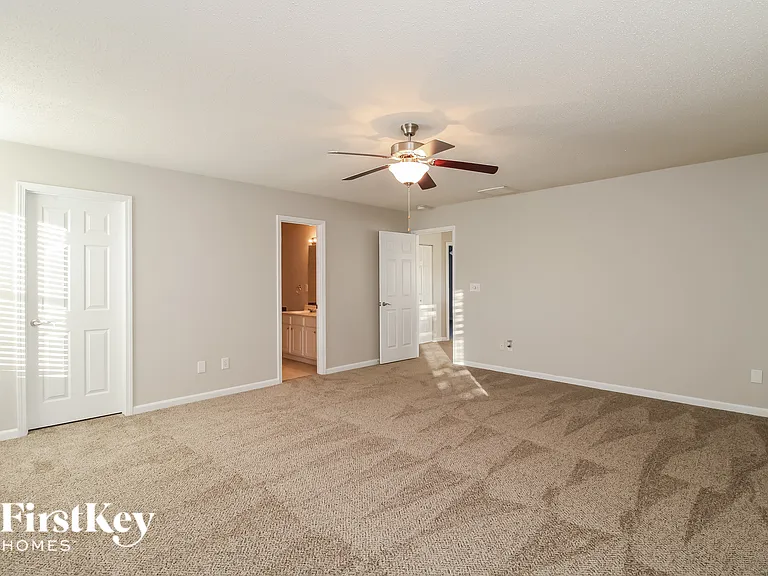 109 Sydney Ct — Photo 6
