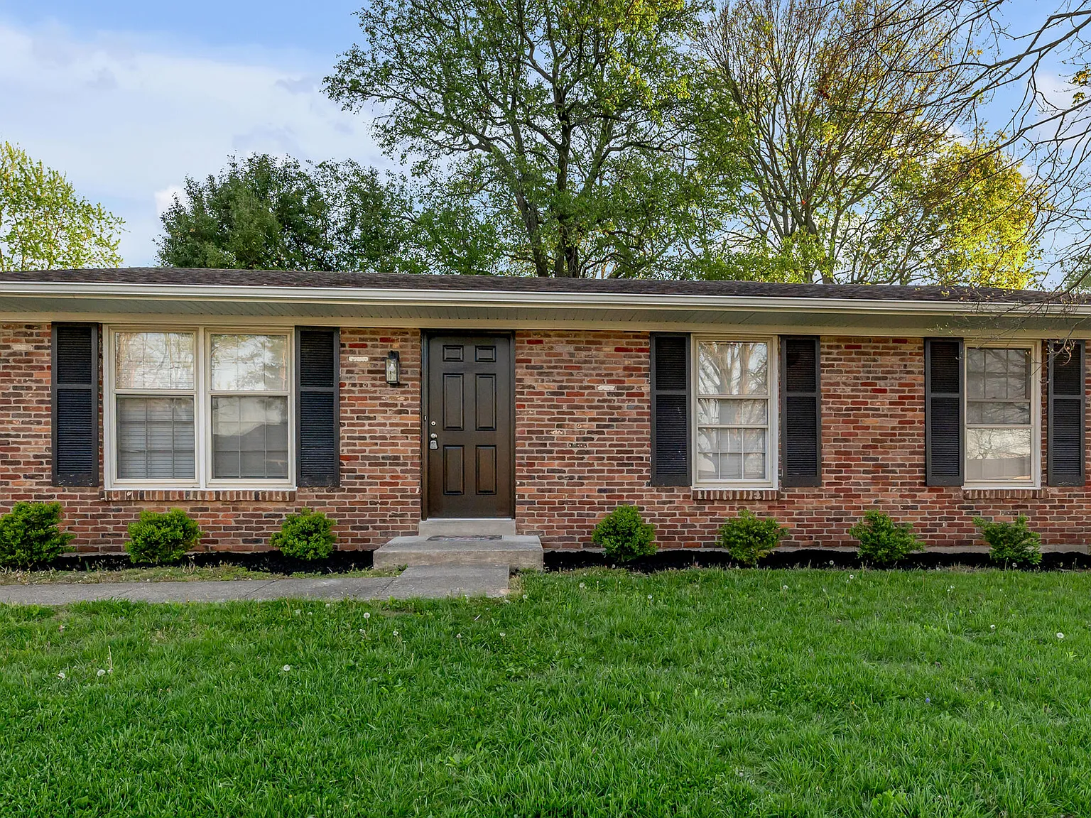 3 bed, 2.0 bath, 1175 sqft, $1,900 — Photo 1