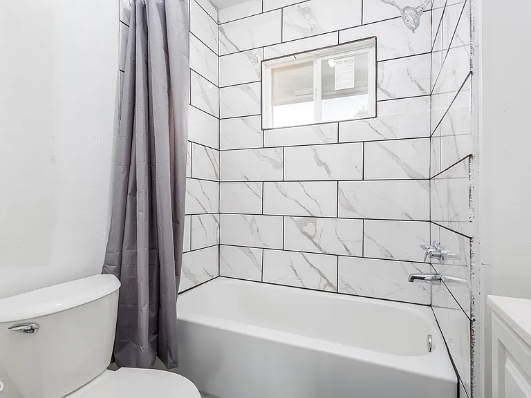 5421 Toledo St — Photo 24