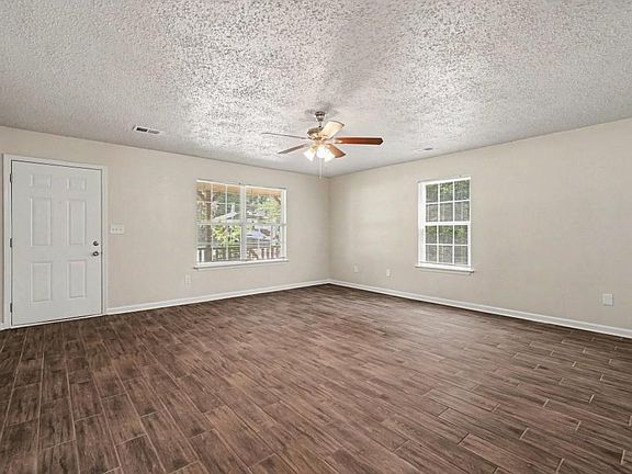 4th image of 354 McArthur Dr