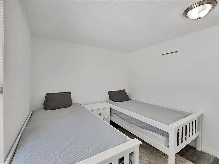 3280 Holly Ave — Photo 31