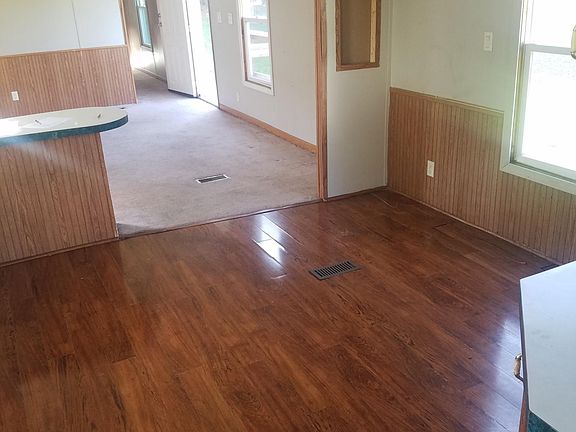 3rd image of 290 Ideal Cres