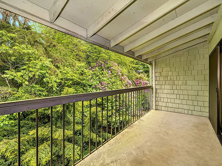 22715 Lakeview Dr #J2 — Photo 16