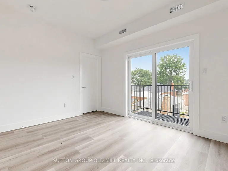1927 Lawrence Ave W #4 — Photo 16