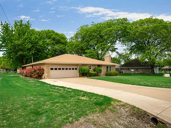 2nd image of 106 Country Dr