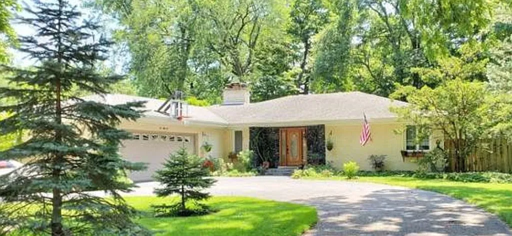259 E Tall Trees Ln photo 1