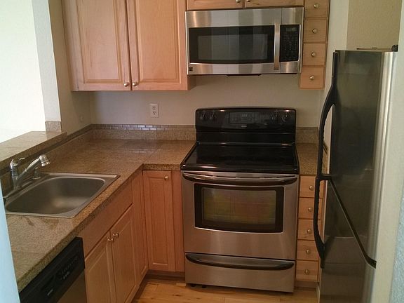 3rd image of 966 28th St NE #966