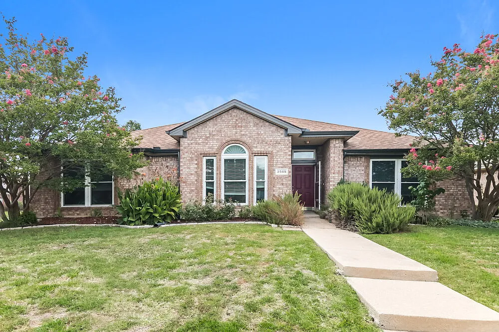 4 bed, 2.0 bath, 2189 sqft, $2,735 — Photo 1