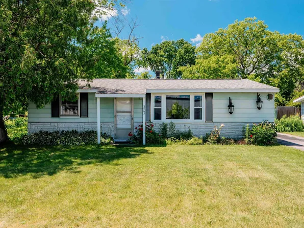 3863 Franke Rd, Traverse City, MI 49684