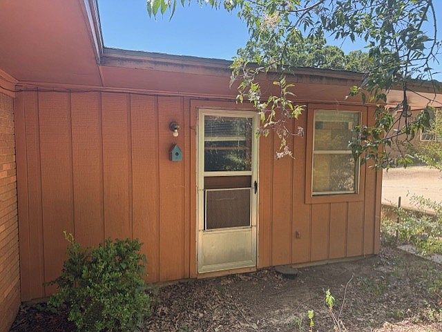 1st image of 615 E University Dr #B